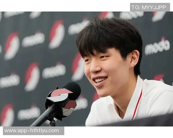 翻译谈杨瀚森：新秀应迎难而上努力追赶前辈与大哥的脚步