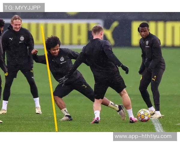 多特蒙德庆祝埃姆雷詹主罚点球全中创下100命中率佳绩 多特蒙德庆祝埃姆雷詹主罚点球全中创下100命中率佳绩